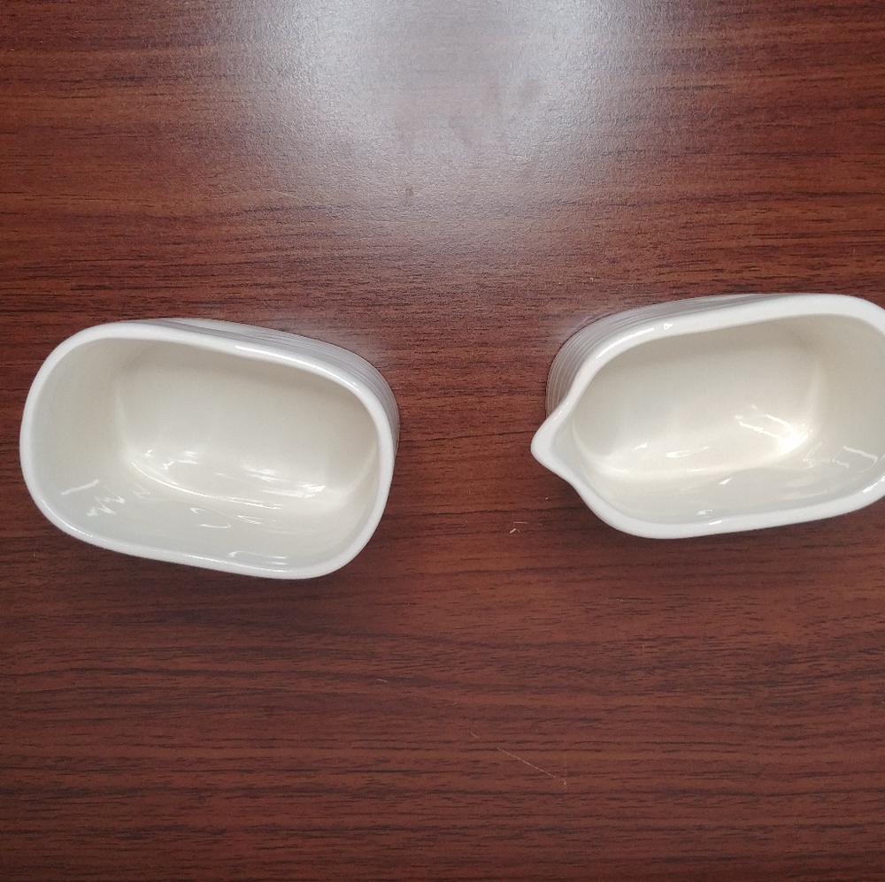 Minimalist Porcelain Creamer & Sugar Bowl - Picture 2 of 6